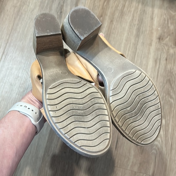 Sophia Milano Camel tan nude leather block open toe heels with adjustable strap - Picture 8 of 9